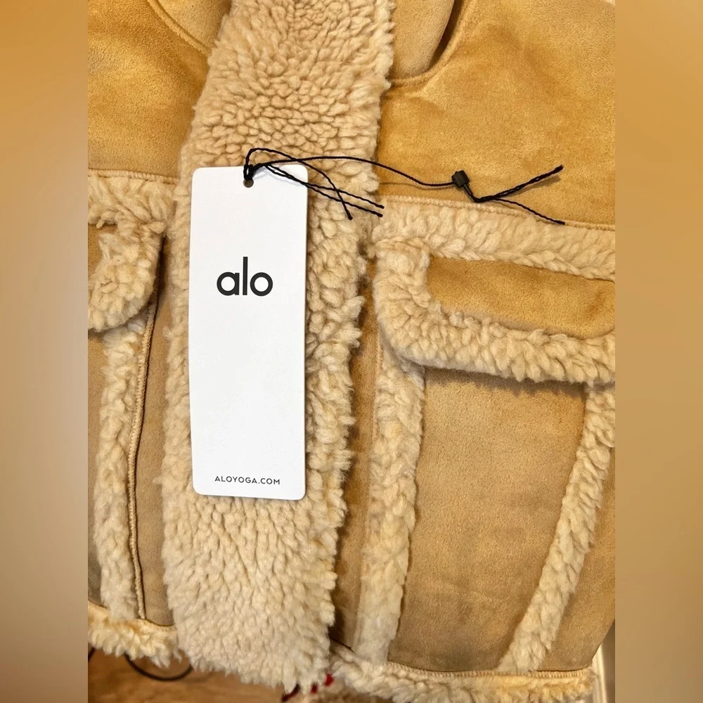 NWT Alo Yoga Faux Shearling Cropped Snowfall Jacket Woodland Tan Size XS